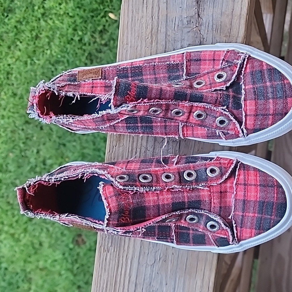 Blowfish Malibu slip on sneakers sz 8